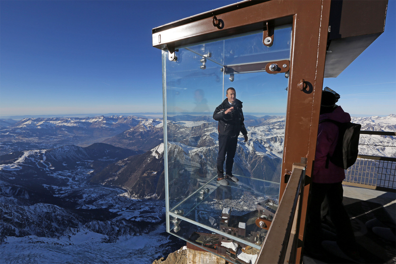 Illustration for article titled 15 Heart-Stopping Skywalks That Will Turn Your Legs To Jelly